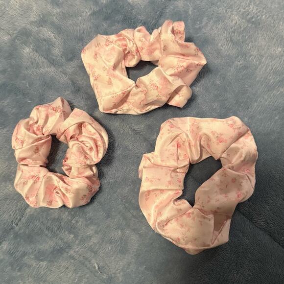 6 ct Goody x LoveShackFancy Large Satin Scrunchies Floral 3 Pink 3 Blue main image 8
